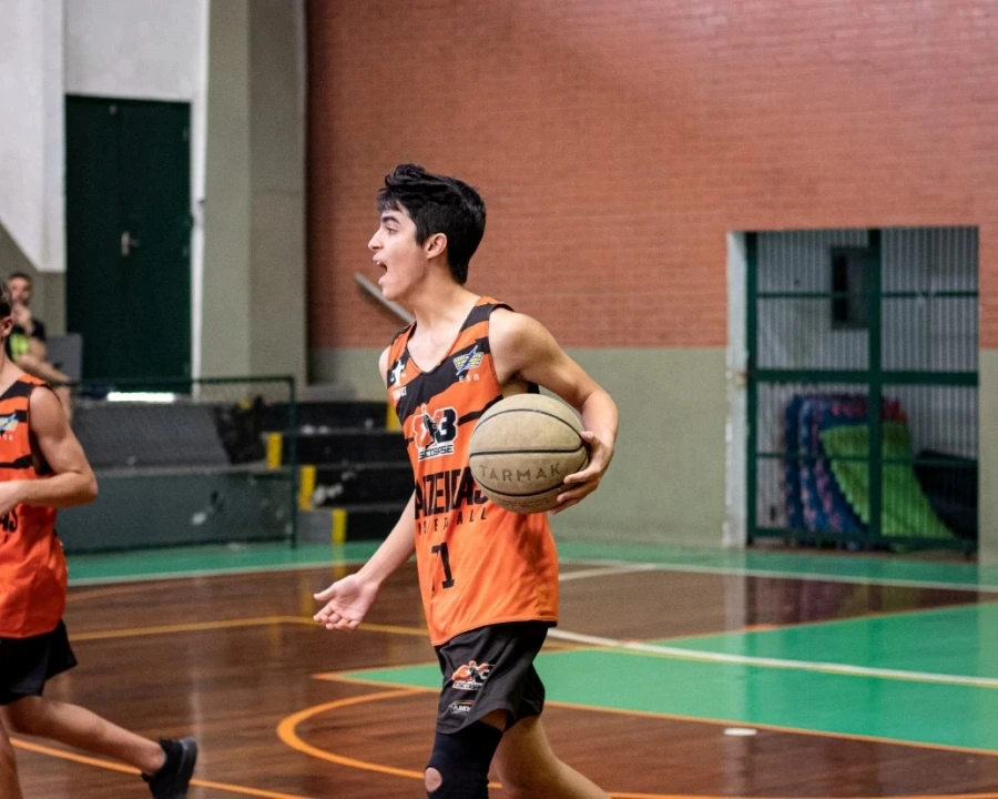 Treino de basquete da ESCOBASE em Guaratiba RJ