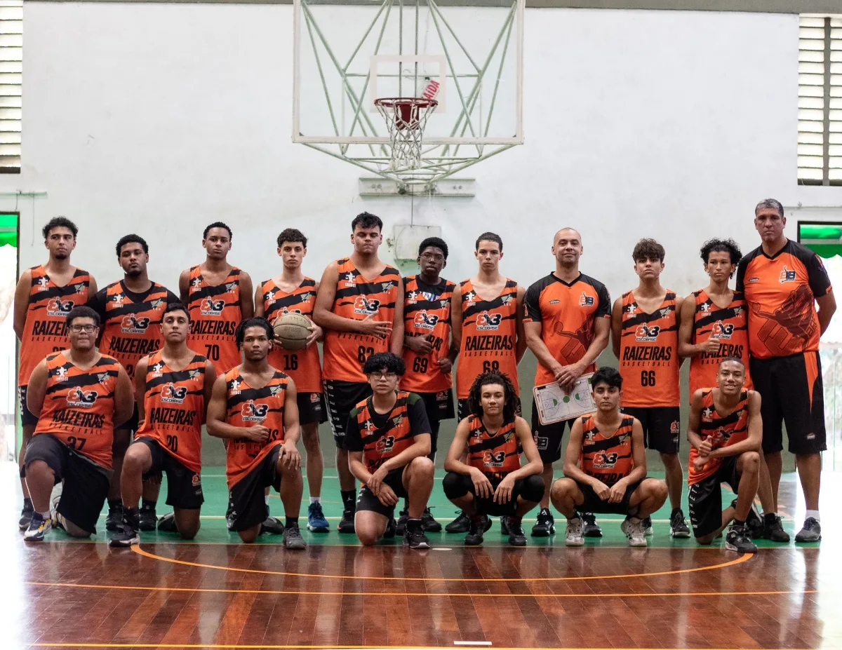 Campeonatos e amistosos de basquete